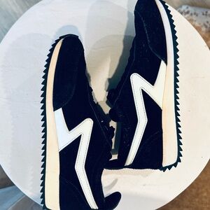 NEW Rag and Bone black and white sneakers/runners